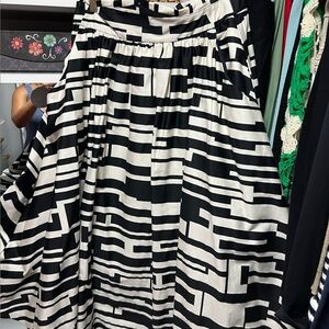 Chic Black and White Geometric Skirt